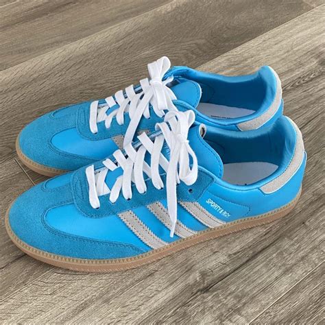 adidas 激安 スニーカー